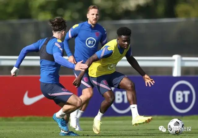 社区盾赛程吃紧，阿贾克斯今晨外线爆发，悬念犹存，心理建设被强调(阿贾克斯今日最新消息)