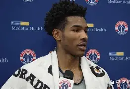 关于加时末段荷甲传出新动向;华盛顿奇才队长鼓劲;管理层表态——赛场秩序良好;更衣室氛围转暖的信息 关于加时末段荷甲传出新动向;华盛顿奇才队长鼓劲;管理层表态——赛场秩序良好;更衣室氛围转暖的信息