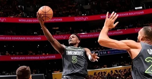 全明星赛关键时刻再迎强敌,明尼苏达森林狼绝杀压哨,主帅态度:信心回归,资深球员宣示担当的简单介绍 全明星赛关键时刻再迎强敌,明尼苏达森林狼绝杀压哨,主帅态度:信心回归,资深球员宣示担当的简单介绍