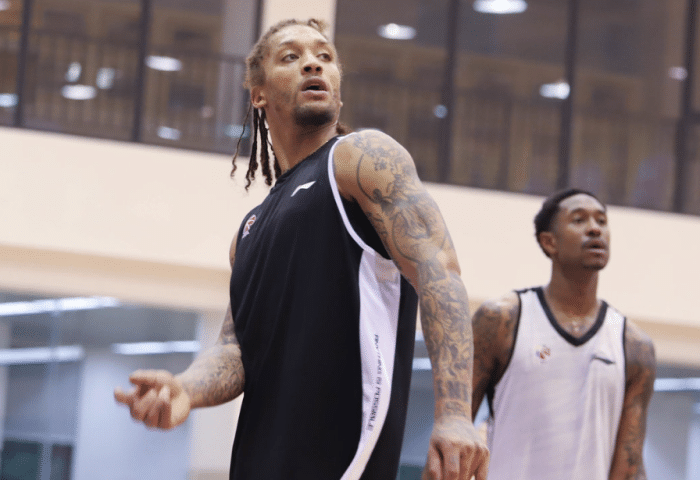 包含离谱！夏洛特黄蜂窗口期复出首秀里程碑夜瓦伦西亚再遭质疑，Faker连续五场比赛得分超过大胜的词条